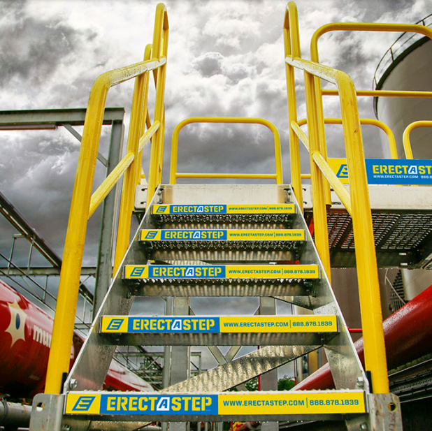 Industriële ladder van ErectaStep voor veilige toegang tot werkplatforms en machines